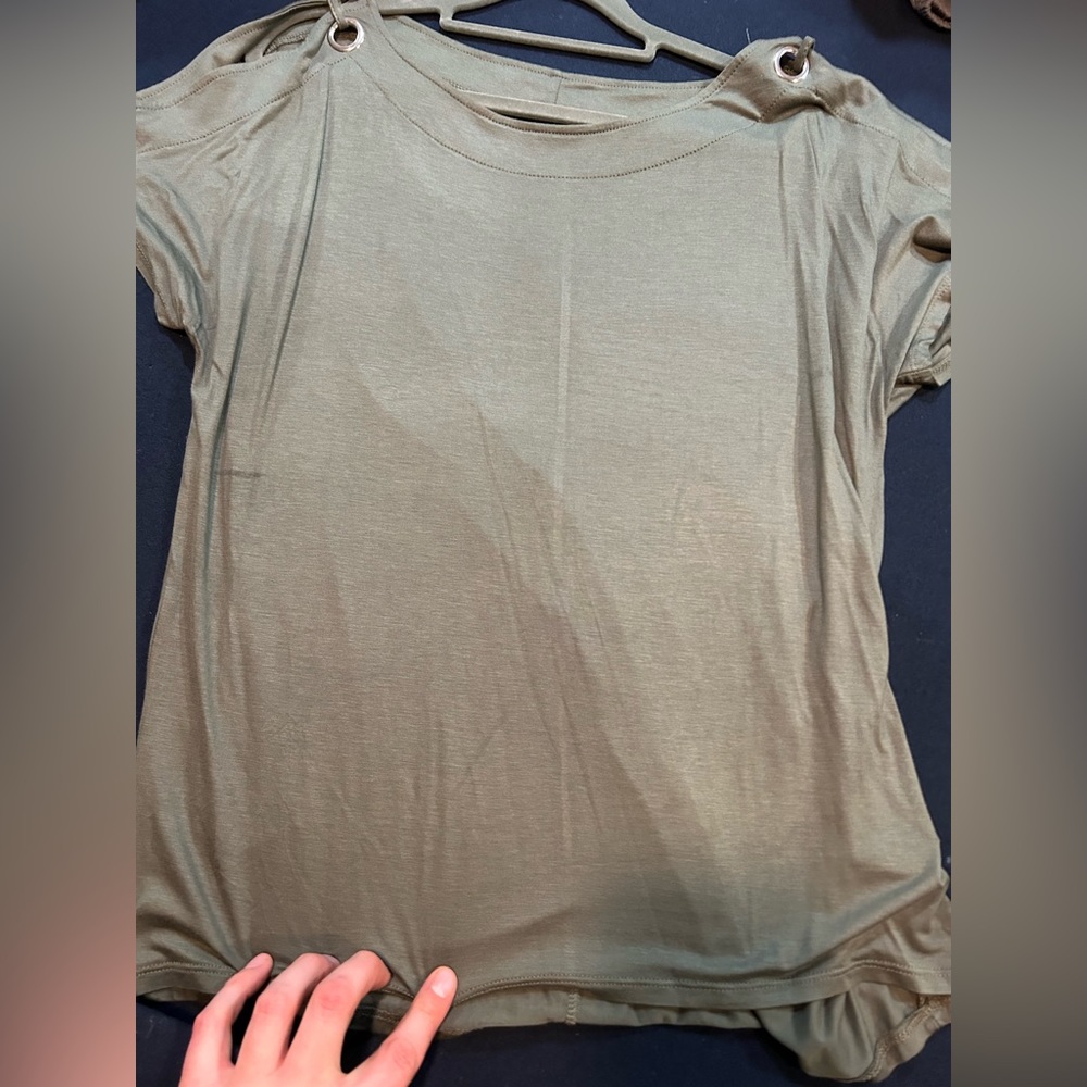 Nice Womens Tops - Picture 2 of 16